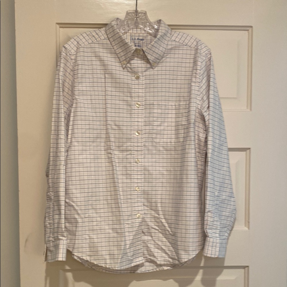 LLBean Women’s White blue/pink pattern Casual Button Down Shirt